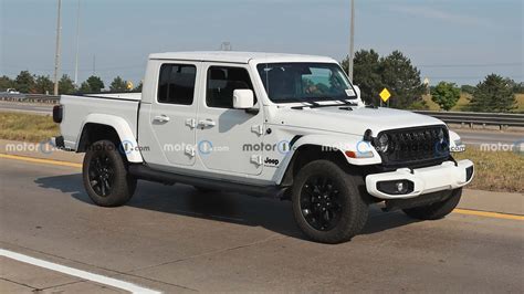 2024 Jeep Gladiator Spy Photos Glimpse Updated…