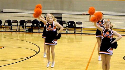 Cute Cheerleader Dance - YouTube