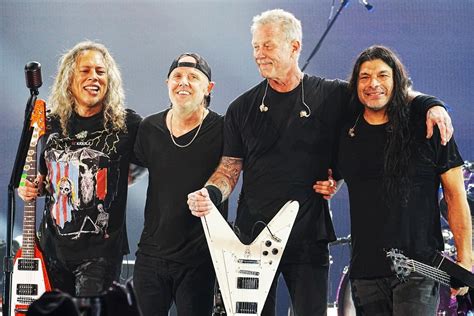 10 Best Metallica Songs of All Time - Singersroom.com