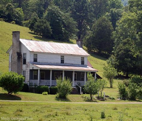 5 Questions to Ask When Buying an Old Farmhouse - Hobby Farms | Old ...