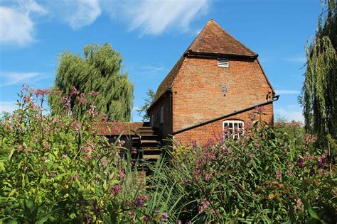 Cobham, Surrey - Beautiful England Photos