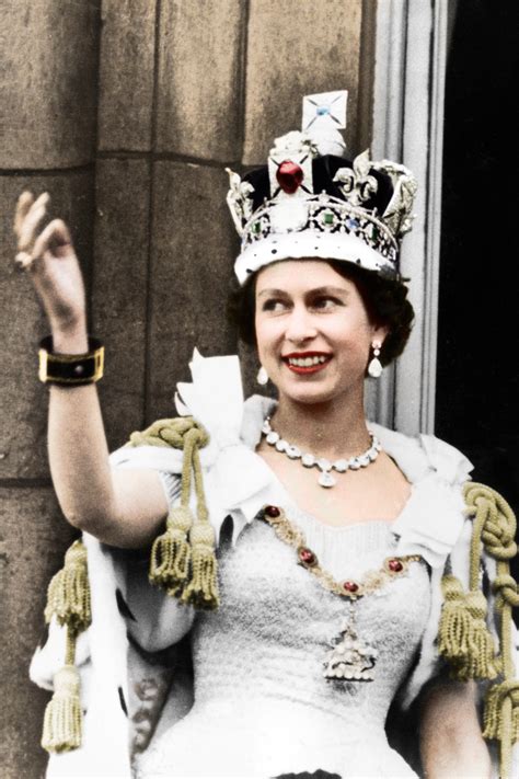 The significance behind Queen Elizabeth II's Imperial State Crown, that ...