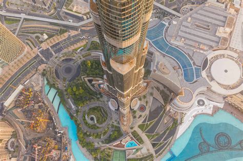 Aerial view of the Burj Khalifa building, Dubai, United Arab Emirates ...