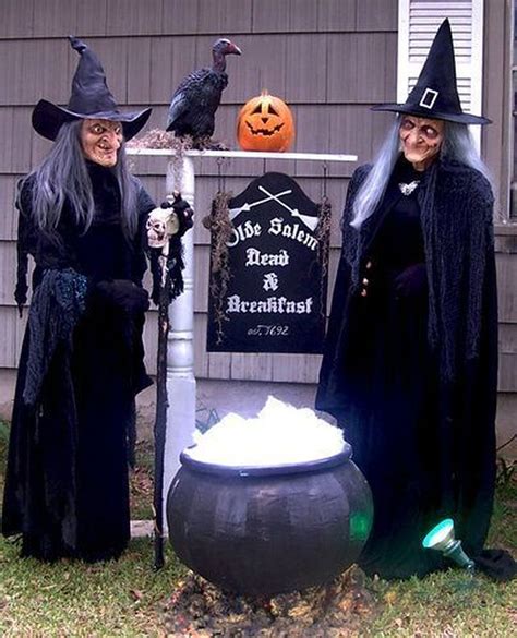 35 The Best Halloween Garden Decor Ideas - MAGZHOUSE