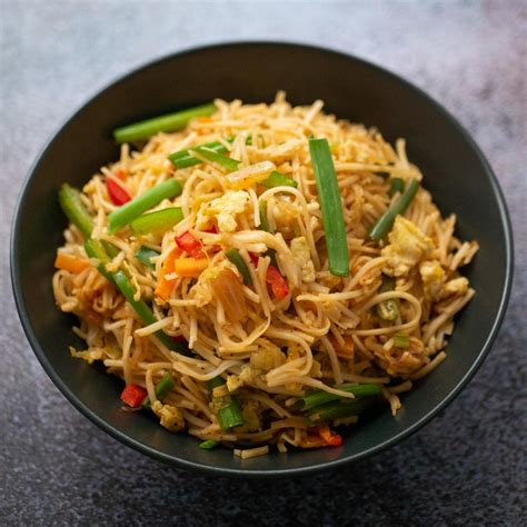 Stir-Fried Egg Hakka Noodles | Home Style Hakka Noodles With Scrambled ...