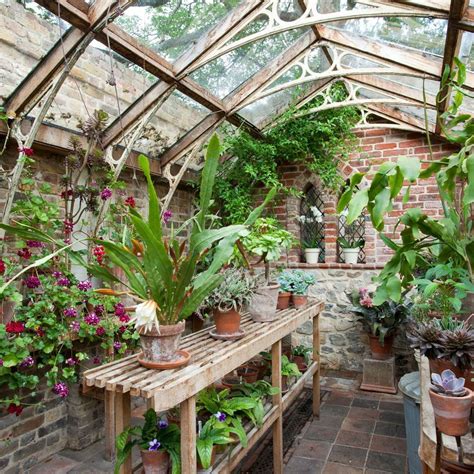 20+ Awesome Backyard Greenhouse Ideas For Gardening Enthusiasts ...