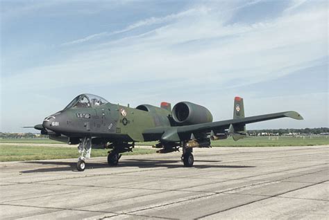 File:Fairchild Republic A-10A Thunderbolt II USAF.jpg - Wikimedia Commons