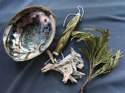 Rituals-Smudging - Cultural Escape