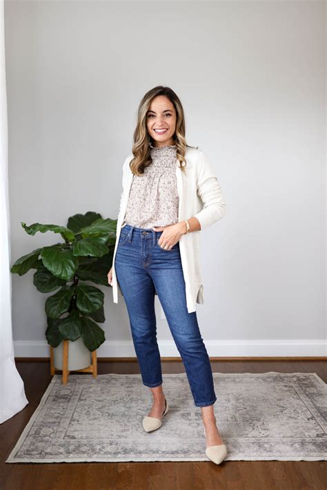 Arriba 51+ imagen jeans outfit for office - Abzlocal.mx