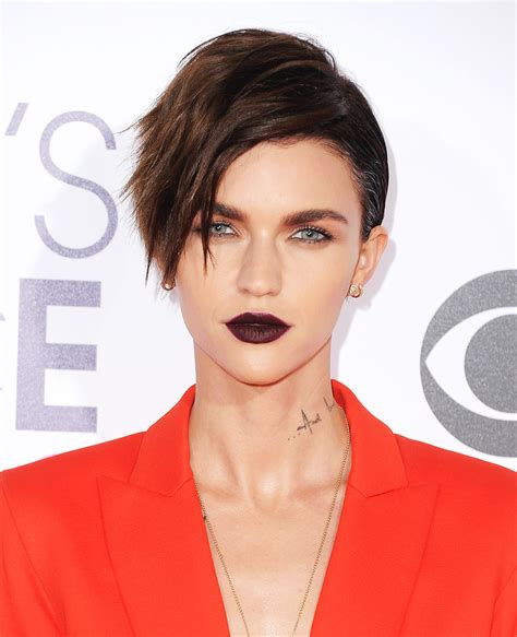 How to Get Ruby Rose’s Bold People’s Choice Awards Lipstick