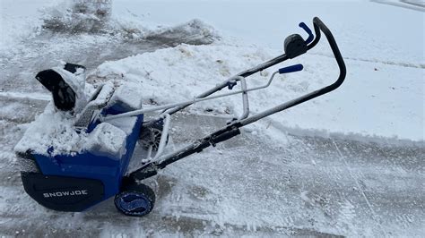 How to use a snow blower: 6 steps for an easy winter