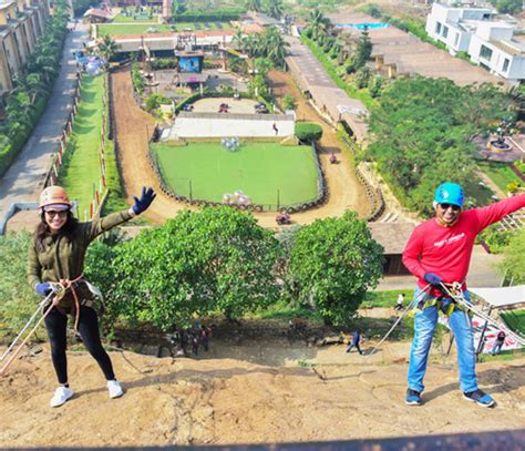 Play Rapelling at Della Adventure