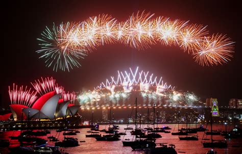 Fireworks Sydney Harbor Bridge : Hope Reigns As New Decade Arrives Amid ...