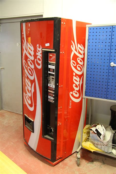 Vending machine, Coca-Cola - PS Auction - We value the future - Largest ...