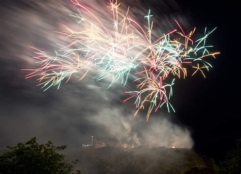 Edinburgh Castle Fireworks | Steve Collis | Flickr