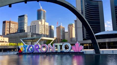 Best Luxury Hotels in Toronto - EatDoSleep