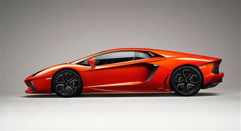 Lamborghini Aventador: the design - Car Body Design