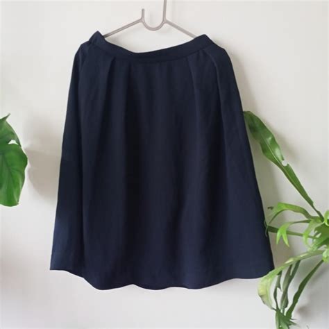 Uniqlo skirt, Women's Fashion, Bottoms, Skirts on Carousell