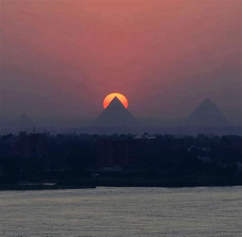 Sunset behind Pyramids of Giza, Egypt 😍 : r/EgyptPics