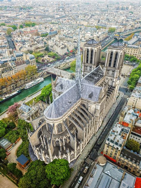 Les architectes des Apple Store ont une idée pour Notre-Dame de Paris ...