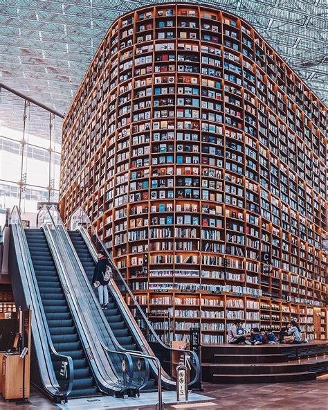 Starfield Library, Seoul, South Korea (📷: @hobopeeba) . . . . . # ...