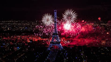 Exploring the Eiffel Tower, the Tallest Building in Paris - Traveldigg.com