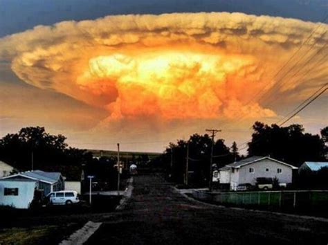 Believe it or not this is not a nuclear explosion, but a natural cloud ...