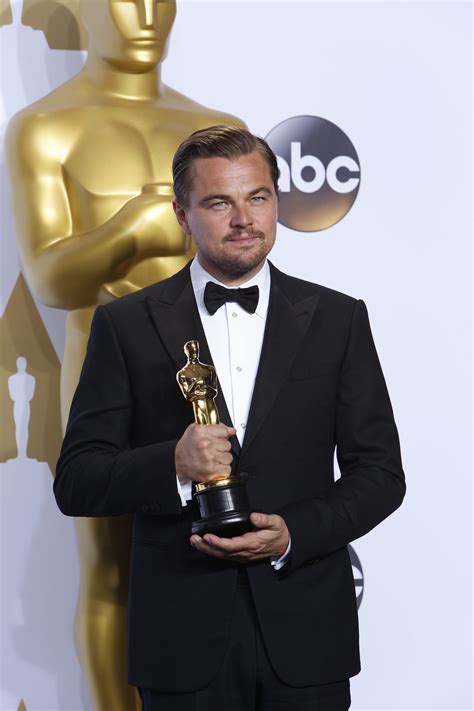 Leonardo DiCaprio Wins His First Oscar for Best Actor - Oscars 2016 ...