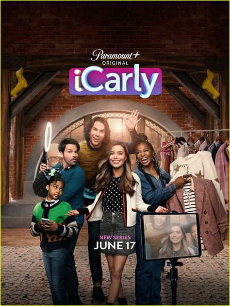 Miranda Cosgrove Brings 'iCarly' Back Online In New Reboot Trailer ...