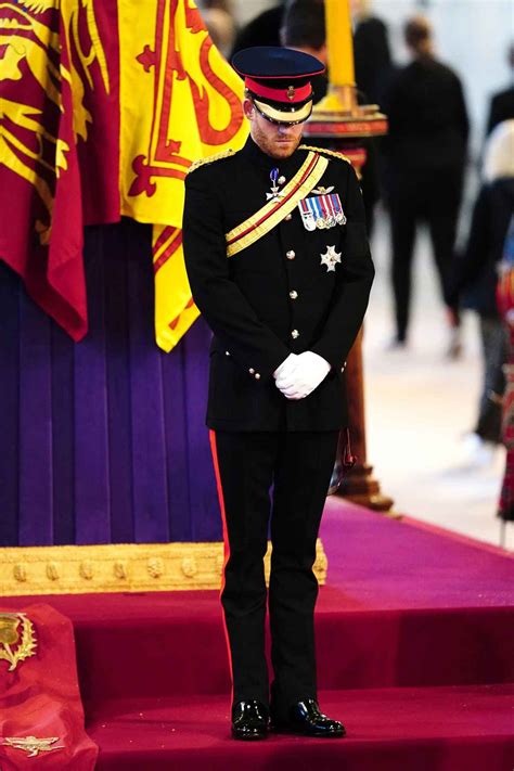 Prince Harry Wears Military Uniform at Queen's Vigil: Photos