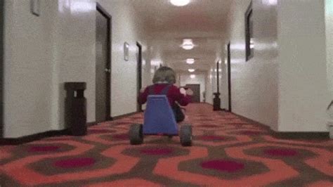 Fegyvertelen kerítés Ügyetlenül kezel the shining tricycle scene Baj ...