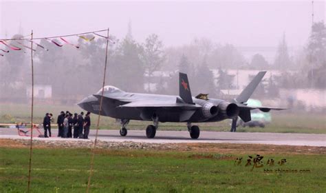 Photo: J-20 with 2 different engines – Alert 5