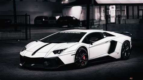 Black and white lamborghini aventador 4K wallpaper download