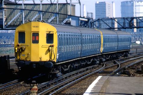 5680_1980_04_Clapham | Class 416 (2EPB) 5680 forms the rear … | Flickr