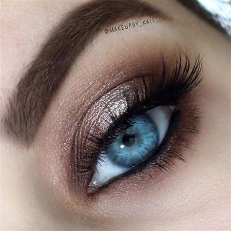 31 Eye Makeup Ideas for Blue Eyes - StayGlam | Simple eye makeup, Blue ...