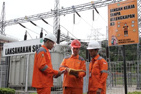 PLN Batam Lakukan Pemeliharaan Rutin Pembangkit - Surya Kepri