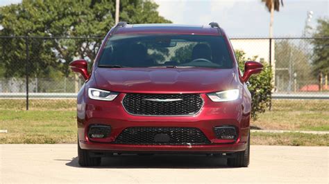 2021 Chrysler Pacifica Hybrid Review: Unplug And Play