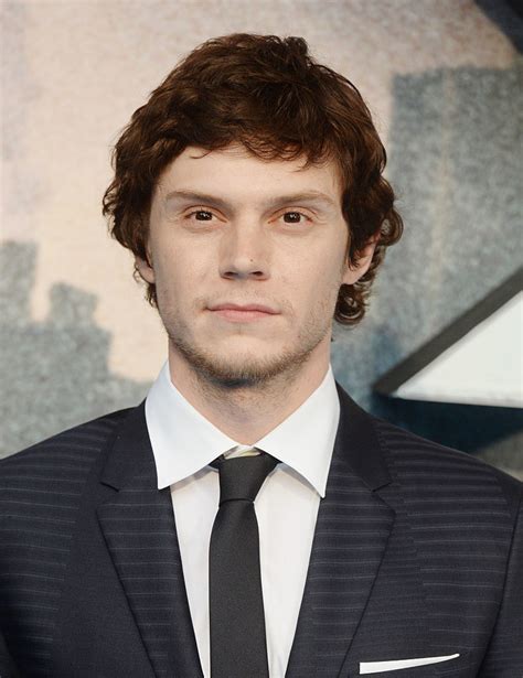 15 Hottest Evan Peters Pictures