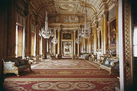 Shocking images show Buckingham Palace's state of disrepair - Mirror Online