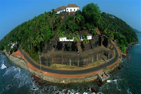 Best Road Trips to Explore The Forts in Goa - 13 Famous Forts to Visit ...