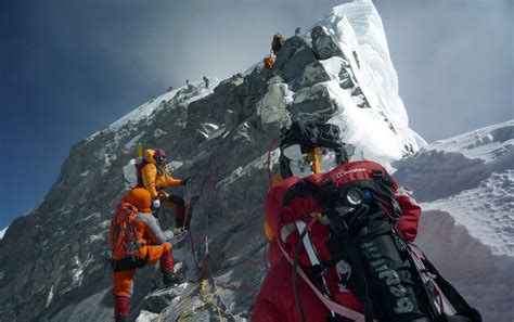 Mount Everest: Oxygen bottle thefts on the rise, endangering climbers ...