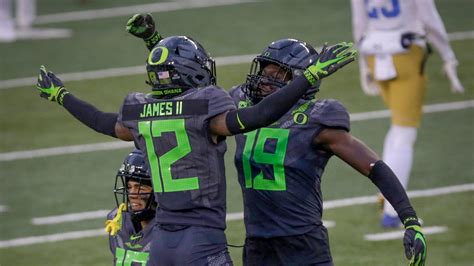 Oregon Ducks are No. 15 in first College Football Playoff rankings