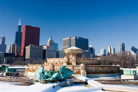 Buckingham Fountain In Winter Stock Photo - Download Image Now - iStock