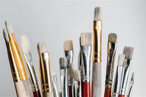 Best Brushes For Oil Painting: Top 5 Brush Sets For Artists