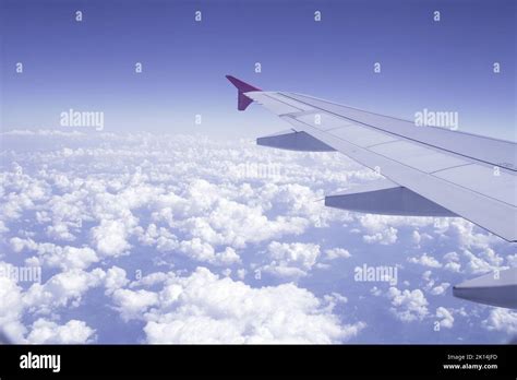 An aerial view of an airplane wing Stock Photo - Alamy