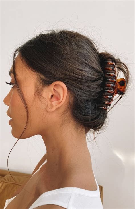 Eclat 90's Friends Hair Clip Tortoiseshell - One Size | Clip hairstyles ...