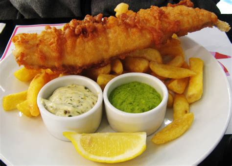 File:Fish, chips and mushy peas.jpg - Wikimedia Commons