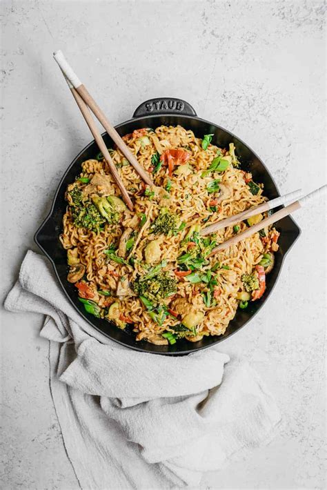 20-Minute Vegan Ramen Noodles with Tuna + Spicy Peanut Sauce - FoodByMaria