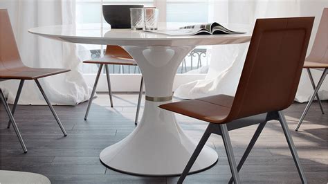 Modern Wagner 55" Round Dining Table | Zuri Furniture