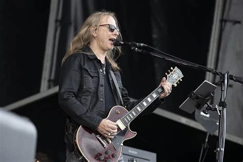 Jerry Cantrell is back in the studio working on solo music | 104.9 The ...